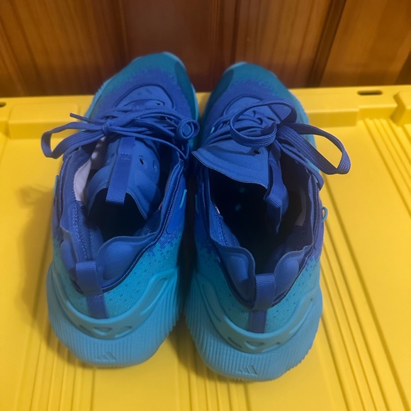 adidas Men's Trae Young 3 Athletic Shoes - Picture 4 of 6